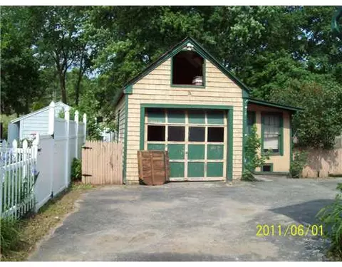 2148 Mendon Rd, Woonsocket, RI 02895 photo 4