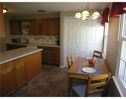 8 Lakeside Dr #L, Ledyard, CT 06339 photo 2