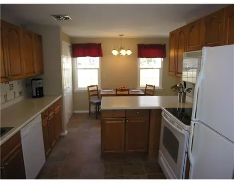 8 Lakeside Dr #L, Ledyard, CT 06339 photo 6