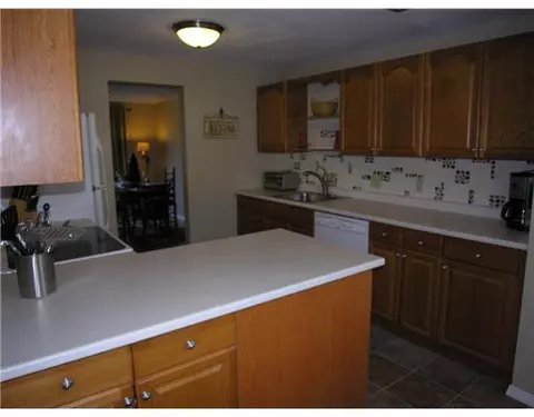 8 Lakeside Dr #L, Ledyard, CT 06339 photo 4