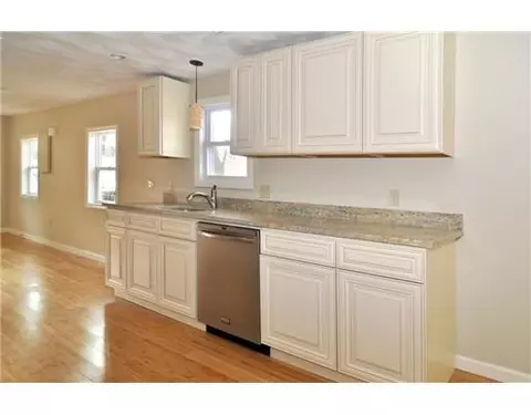 31 Lyndale Ave, Warwick, RI 02889 photo 4