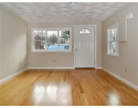 31 Lyndale Ave, Warwick, RI 02889 photo 6