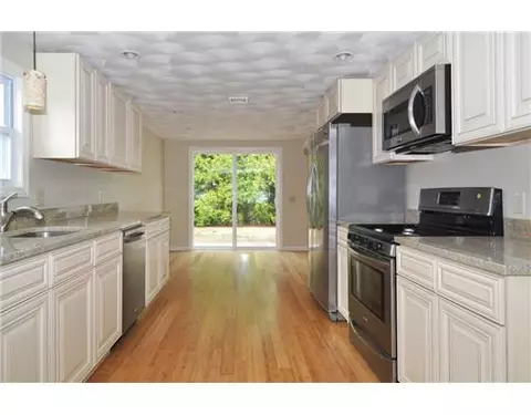 31 Lyndale Ave, Warwick, RI 02889 photo 2