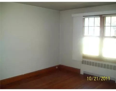 619 Killingly St, Johnston, RI 02919 photo 9