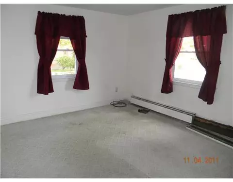 33 Everett St, Warren, RI 02885 photo 3