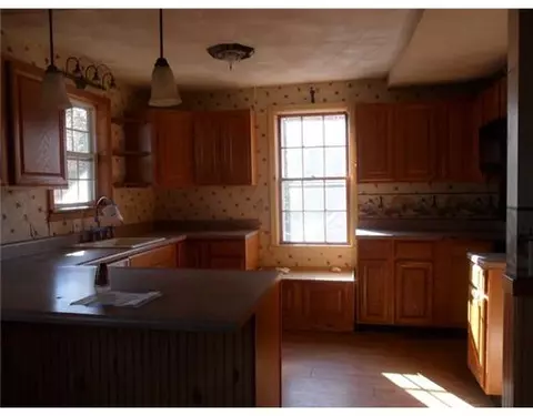 74 Lincoln St, Woonsocket, RI 02895 photo 4