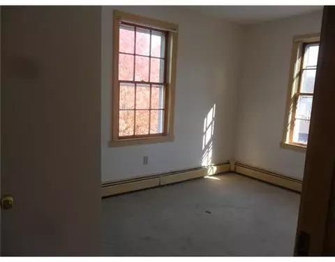 74 Lincoln St, Woonsocket, RI 02895 photo 9