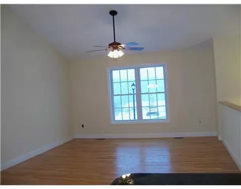 60 Fieldside Dr, Woonsocket, RI 02895 photo 7