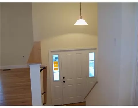 60 Fieldside Dr, Woonsocket, RI 02895 photo 3