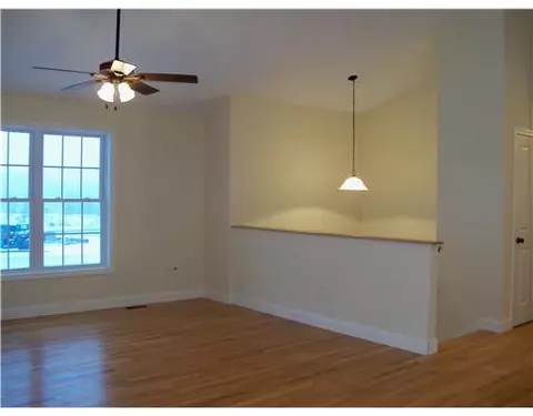 60 Fieldside Dr, Woonsocket, RI 02895 photo 8