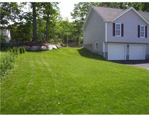 60 Fieldside Dr, Woonsocket, RI 02895 photo 15