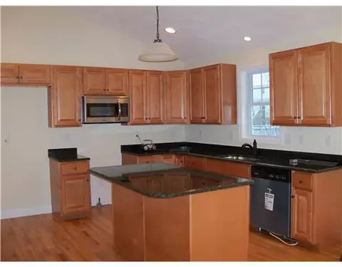 60 Fieldside Dr, Woonsocket, RI 02895 photo 5