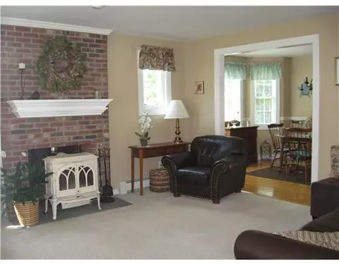 15 Juniper Ave, Westerly, RI 02891 photo 2