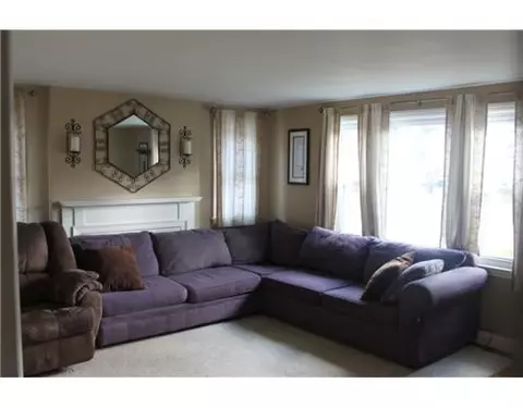 59 Pilgrim Dr, Warwick, RI 02888 photo 5