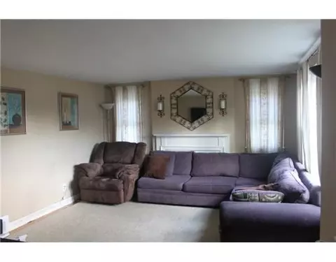 59 Pilgrim Dr, Warwick, RI 02888 photo 6