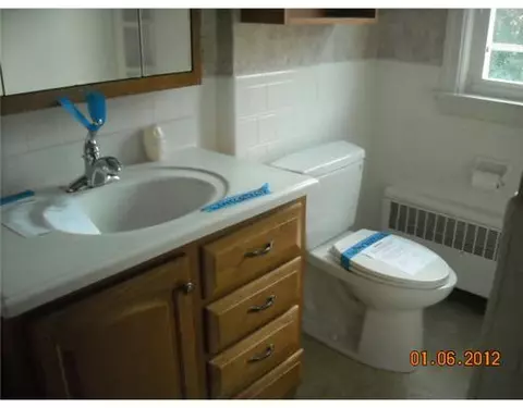 127 Warwick St, Woonsocket, RI 02895 photo 9