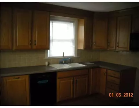 127 Warwick St, Woonsocket, RI 02895 photo 2