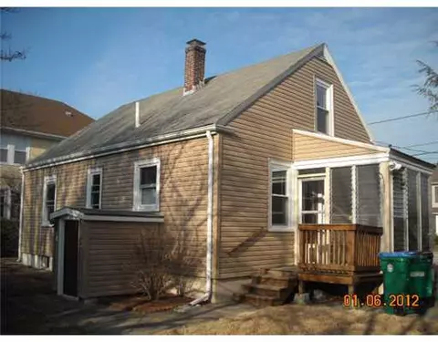 127 Warwick St, Woonsocket, RI 02895 photo 6