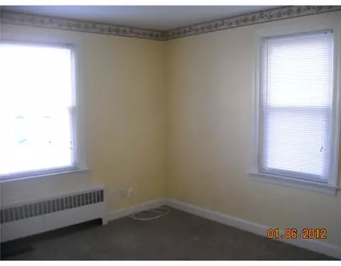 127 Warwick St, Woonsocket, RI 02895 photo 4