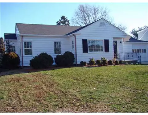 4 Odonnell Rd, Middletown, RI 02842 photo 2