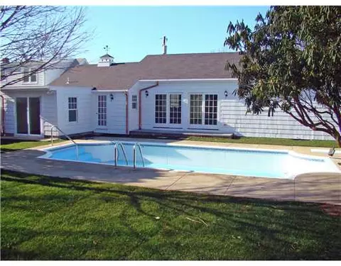4 Odonnell Rd, Middletown, RI 02842 photo 1
