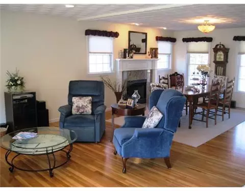 18 Danielle Ave, Westerly, RI 02891 photo 9