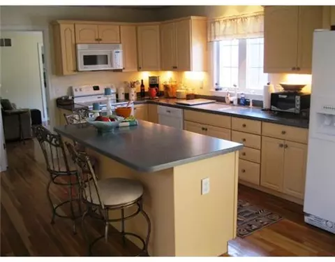 18 Danielle Ave, Westerly, RI 02891 photo 4