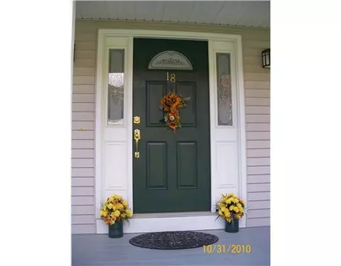 18 Danielle Ave, Westerly, RI 02891 photo 2