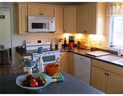 18 Danielle Ave, Westerly, RI 02891 photo 3