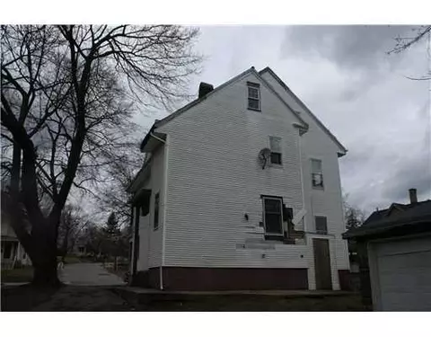 93 Spring St, Woonsocket, RI 02895 photo 3