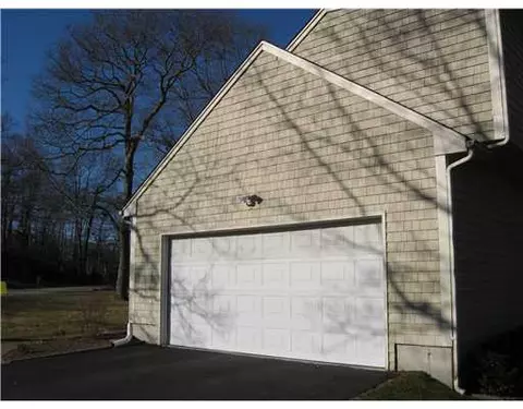 10 Wicklow Rd, Westerly, RI 02891 photo 4