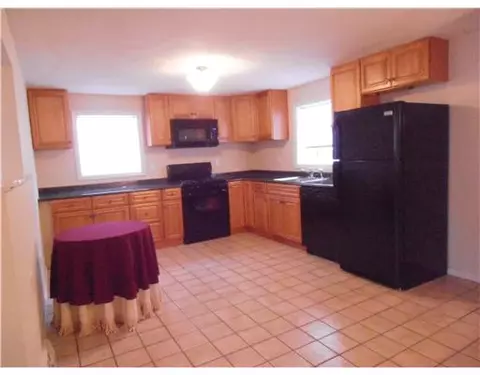 99 Congress St, Woonsocket, RI 02895 photo 4