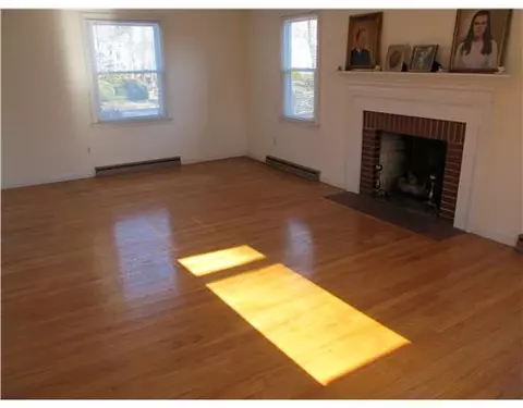535 Algonquin Dr, Warwick, RI 02888 photo 7