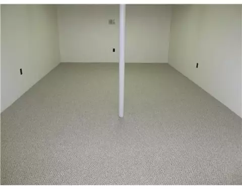 535 Algonquin Dr, Warwick, RI 02888 photo 12