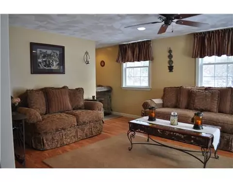 66 Larkin Ave, Warwick, RI 02886 photo 6
