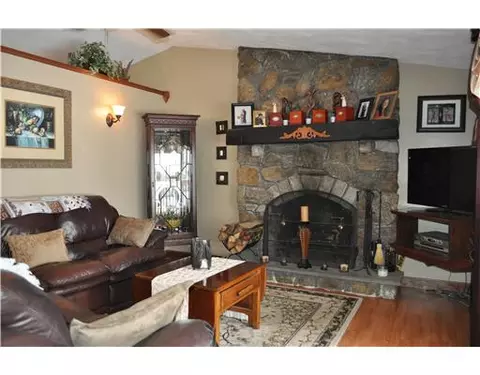 66 Larkin Ave, Warwick, RI 02886 photo 4