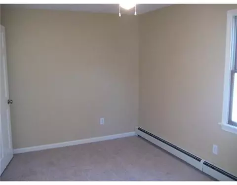 172 Hazel St, Woonsocket, RI 02895 photo 9