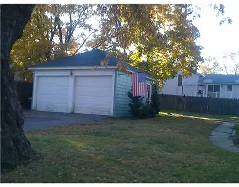 15 Fairmount St, West Warwick, RI 02893 photo 4