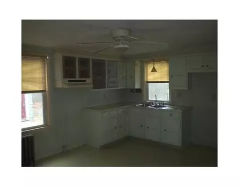 15 Fairmount St, West Warwick, RI 02893 photo 6