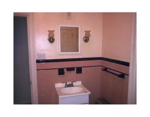 15 Fairmount St, West Warwick, RI 02893 photo 7