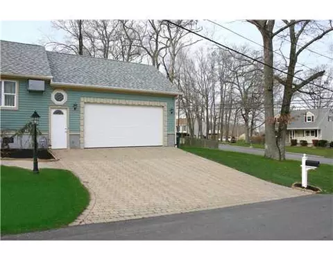 1059 Newhall St, Fall River, MA 02721 photo 2