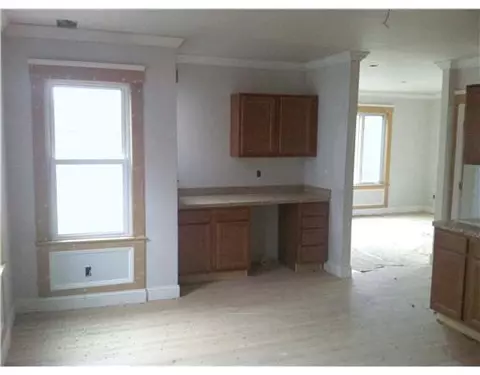 276 Hamlet St, Fall River, MA 02724 photo 3