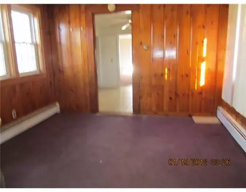 56 Everett St, Warren, RI 02885 photo 2
