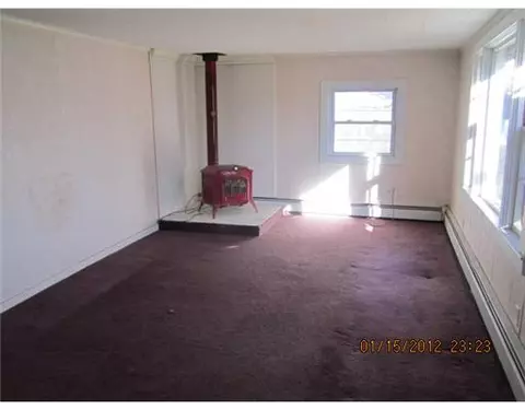56 Everett St, Warren, RI 02885 photo 4