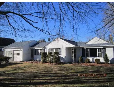 56 Everett St, Warren, RI 02885 photo 1