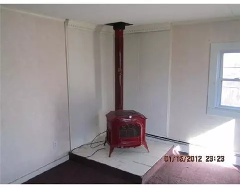 56 Everett St, Warren, RI 02885 photo 5