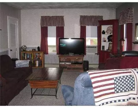86 Middle St, Woonsocket, RI 02895 photo 6