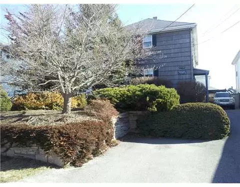 86 Middle St, Woonsocket, RI 02895 photo 1