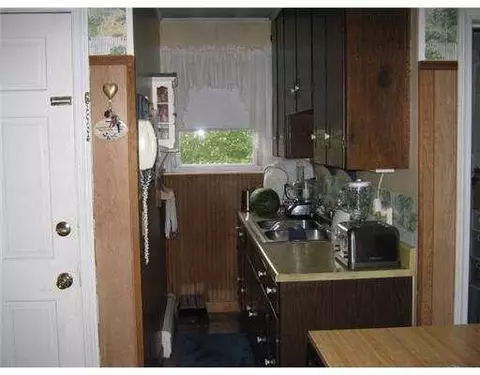 86 Middle St, Woonsocket, RI 02895 photo 5