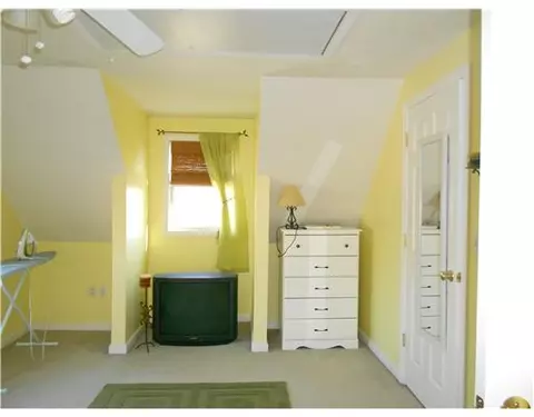 55 Edgewood Ave, Woonsocket, RI 02895 photo 9